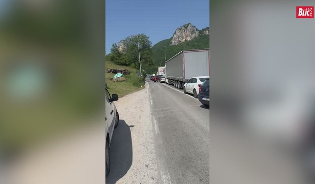 Gužva na graničnom prelazu ka Crnoj Gori