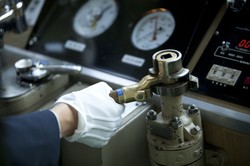 O włos od tragedii na torach. Refleks maszynisty uratował życie dziecku