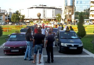 646980_kragujevacprotest-taksista-ispred-skupstine-grada290715ras-foto-nebojsa-raus