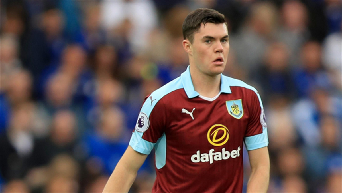 Beniaminek z Burnley najprawdopodobniej będzie się musiał liczyć z walką o utrzymanie w Premier League do ostatniej kolejki. W składzie drużyny prowadzonej przez Seana Dyche’a jest jednak kilku piłkarzy, którzy mogą wkrótce znaleźć zatrudnienie w zdecydowanie mocniejszej ekipie. Jednym z nich jest obrońca Michael Keane.