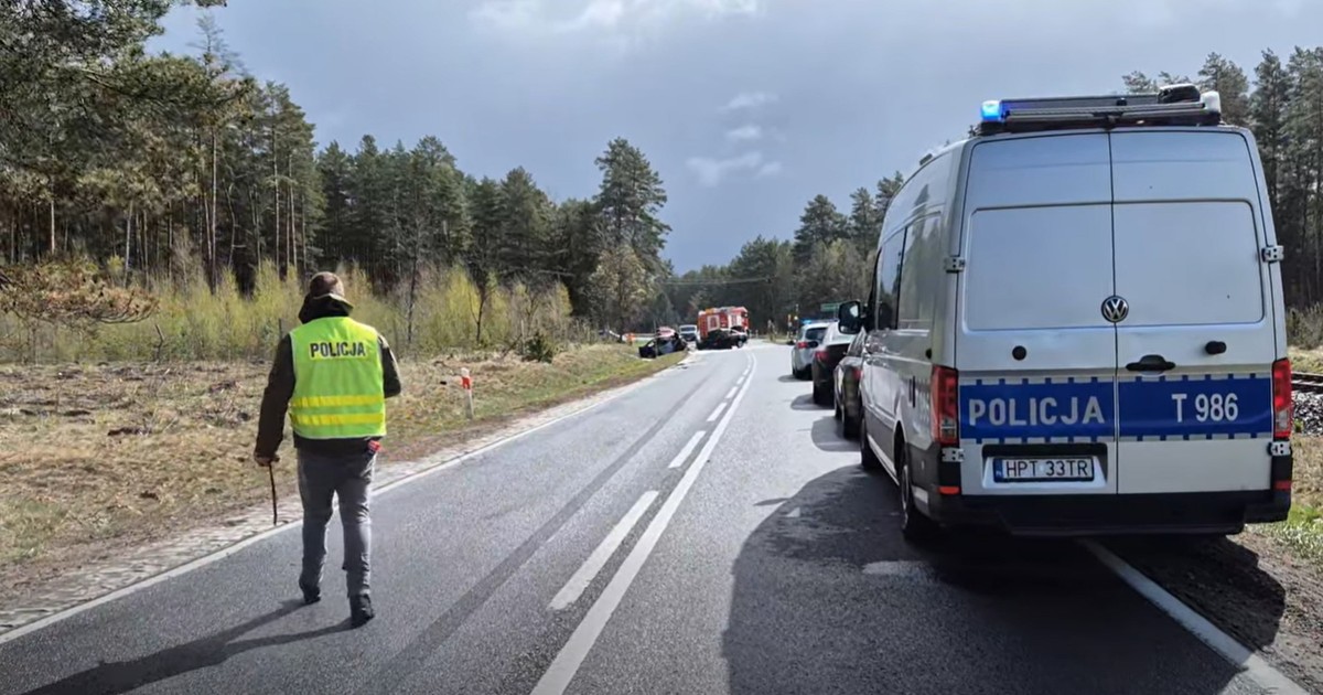 Dwóch kierowców zginęło w ogniu na Mazurach. Cudem uratowana kobieta