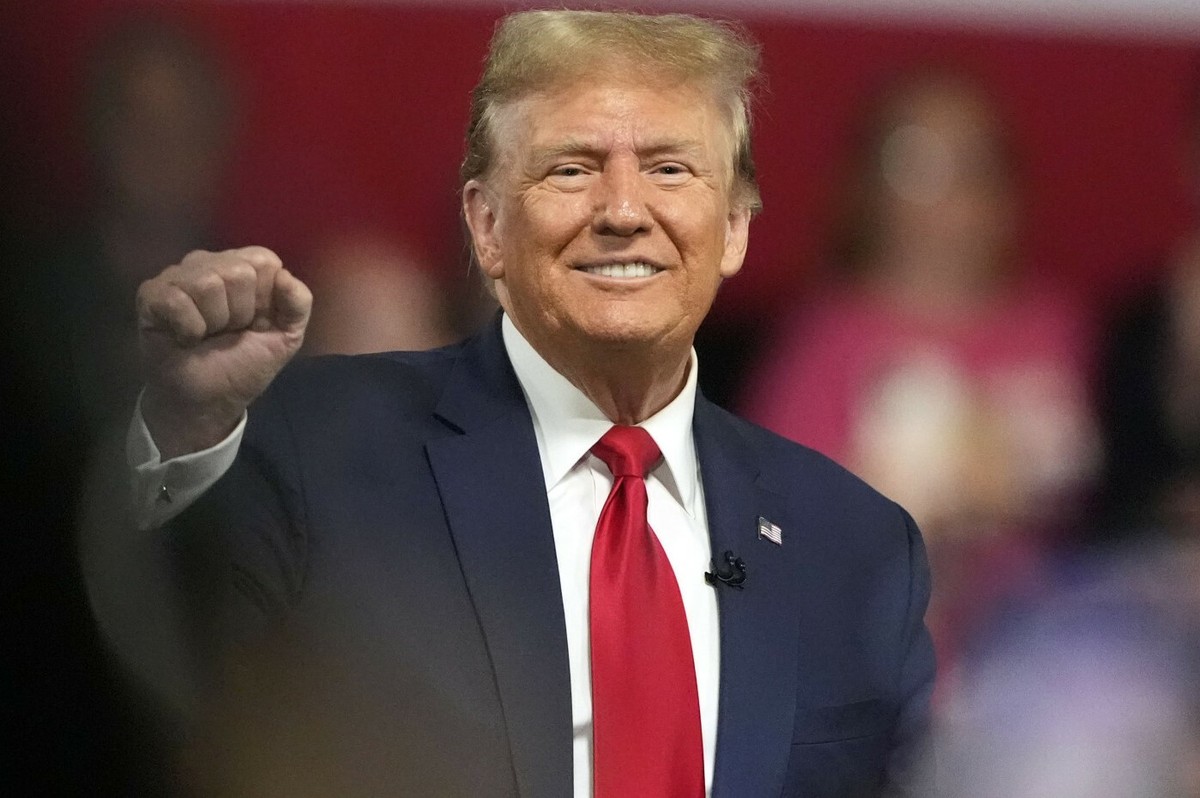 Donald Trump handluje złotymi butami
