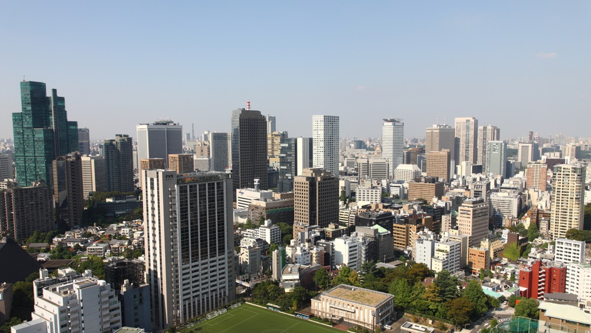 Tysiące osób protestowało przed siedzibą japońskiego parlamentu w Tokio przeciwko polityce obronnej premiera Shinzo Abe, który chce zwiększyć rolę wojska. Nowe przepisy mają pozwolić na użycie japońskiej armii poza granicami kraju w obronie sojuszników.