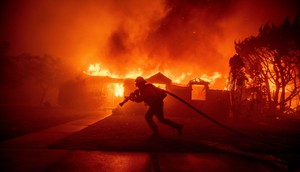 A firefighter battled fire in the Pacific Palisades neighborhood of Los Angeles, on January 7, 2025.AP Photo/Ethan Swop