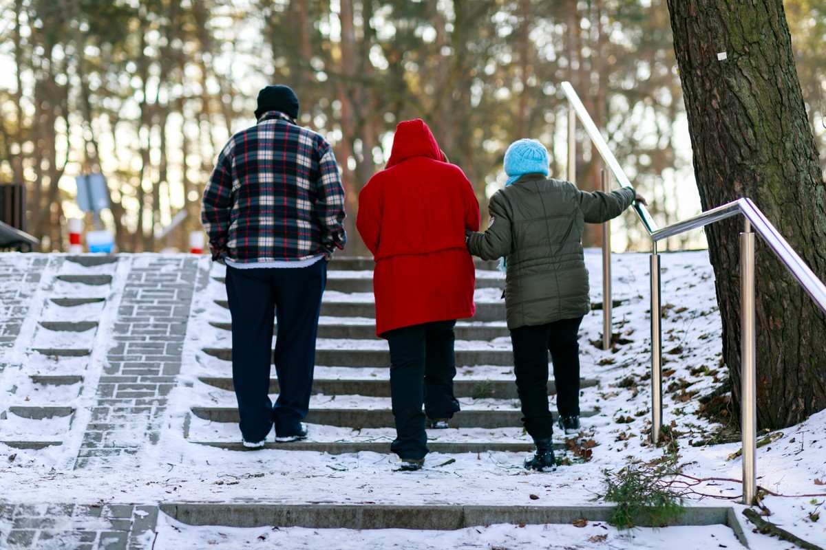 Likwidacja trzynastek i wyższy wiek emerytalny. Ekonomiści grzmią w sprawie zadłużenia