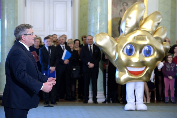 Prezydent Bronisław Komorowski odznaczył polskich piłkarzy ręcznych