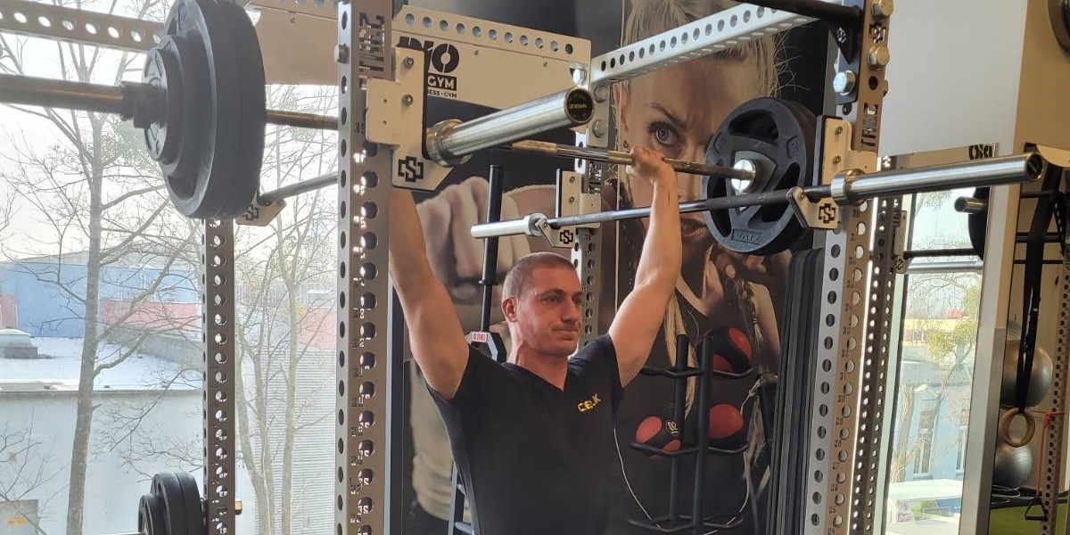 Piotr Celeban na treningach podnosi 220 kg.