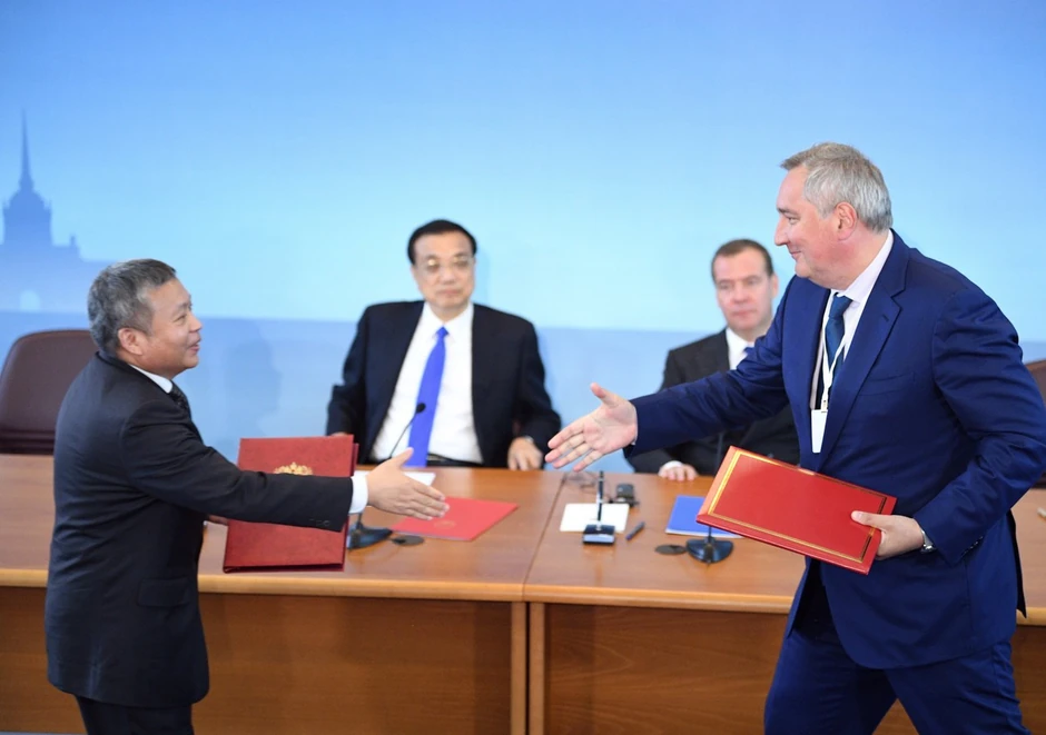 Džang Keđijan i Dmitrij Rogozin u Sankt Peterburgu u septembru 2019. (u pozadini premijeri Li Kećijang i Dmitrij Medvedev)