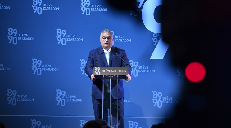 Orbán Viktor miniszterelnök beszédet mond A magyar függetlenség napja című konferencián a Pesti Vigadóban 2021. június 19-én. / MTI/Máthé Zoltán