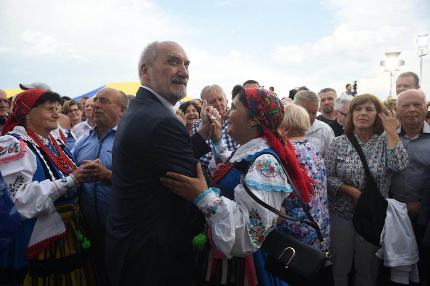 Antoni Macierewicz zatańczył na Pikniku Rodzinnym w Miedznej Murowanej