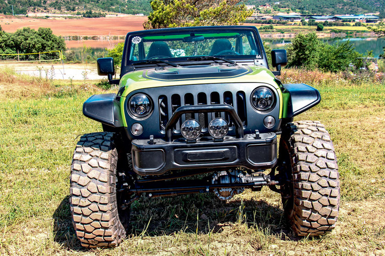 Jeep Wrangler Trailcat - driftowóz na spędem 4x4