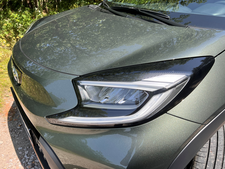 Całkowicie diodowe reflektory to standard w dwóch topowych odmianach Toyoty Aygo X: Executive i Aygo X Limited.