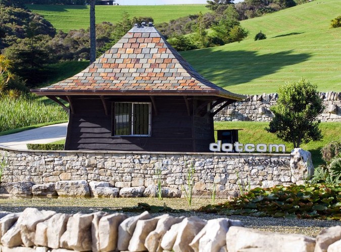 Zamknięcie Megaupload zbiegło się w czasie z protestami przeciwko antypirackiemu prawu, m.in. ACTA i SOPA