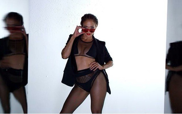 Jennifer Lopez w klipie do 'Booty'