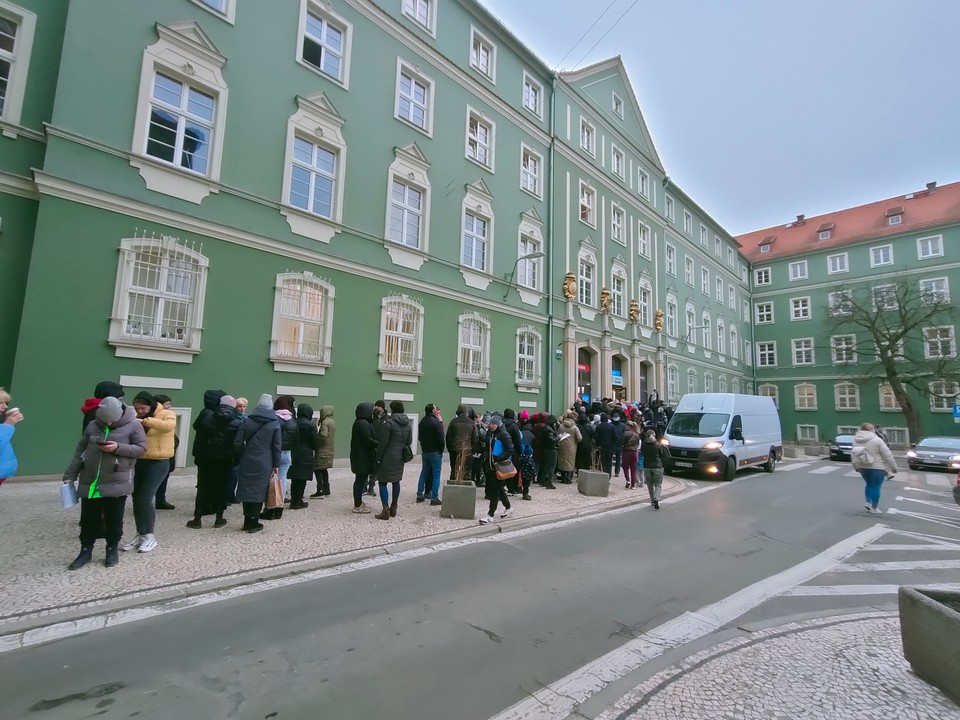 Ogromne kolejki obywateli Ukrainy. "Stoimy od trzeciej w nocy"