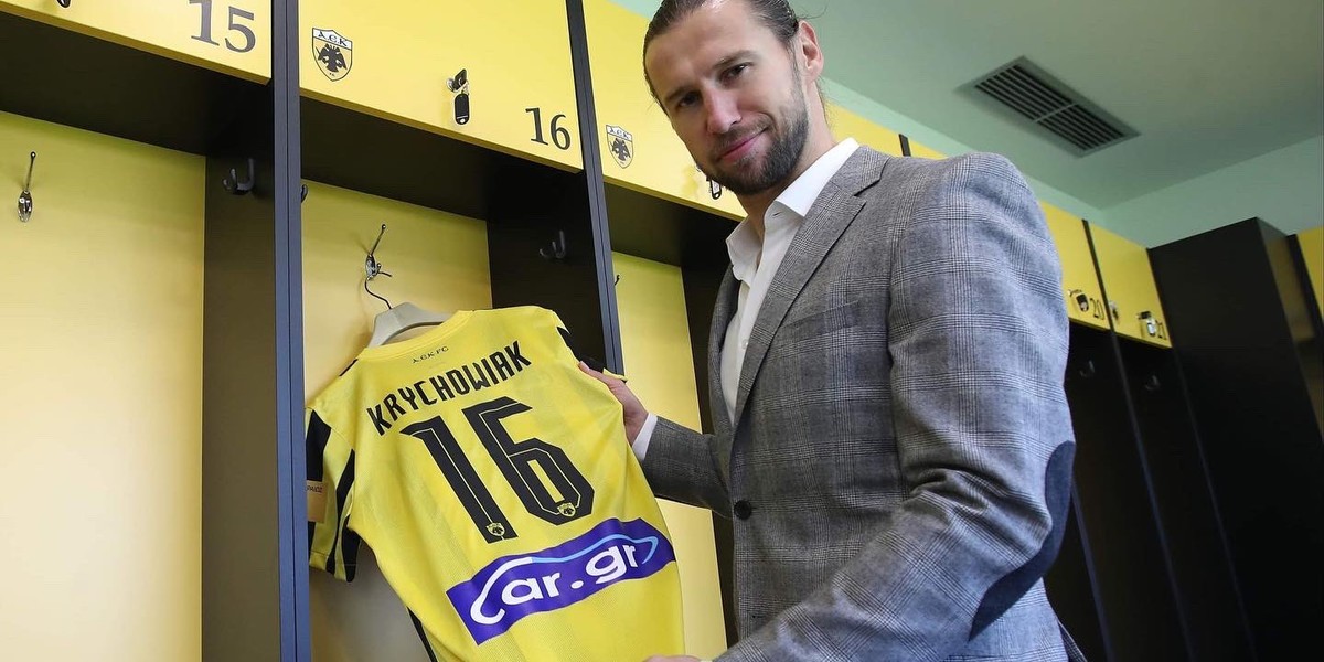 Krychowiak prezentuje swoją koszulkę w nowym klubie: AEK Ateny. 