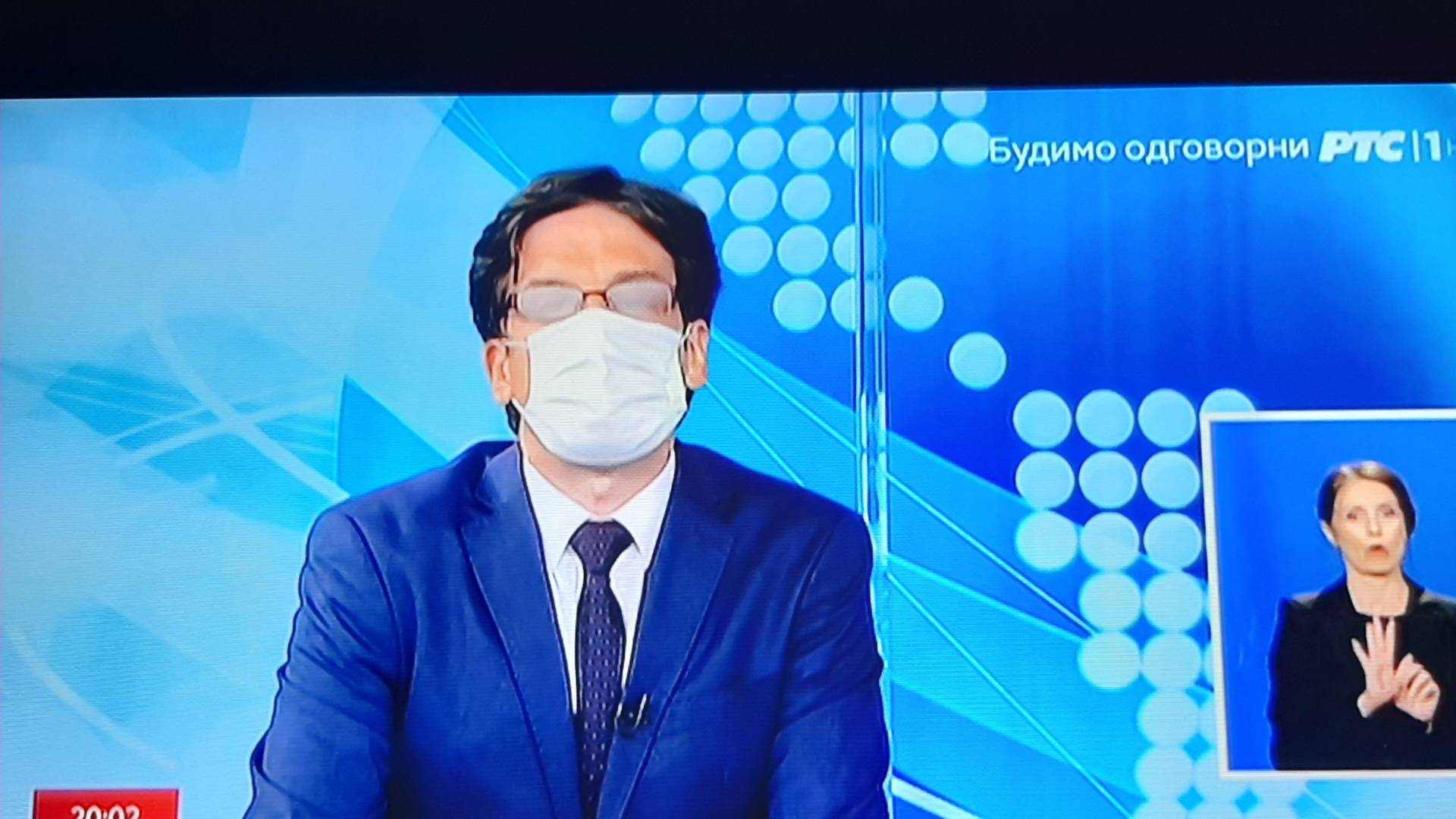 Zbog zaštitne maske i peha koji je imao tokom Dnevnika, novinar RTS postao viral