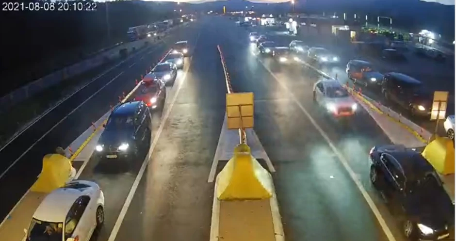 Na Gradini se čeka sat vremena