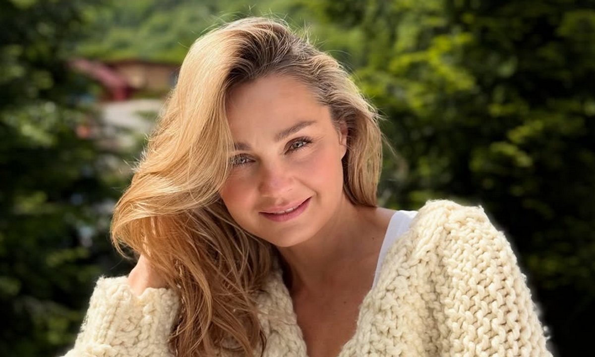 Małgorzata Socha w kurtce "sherpa". To must-have tej zimy! Tylko spójrzcie na kolor