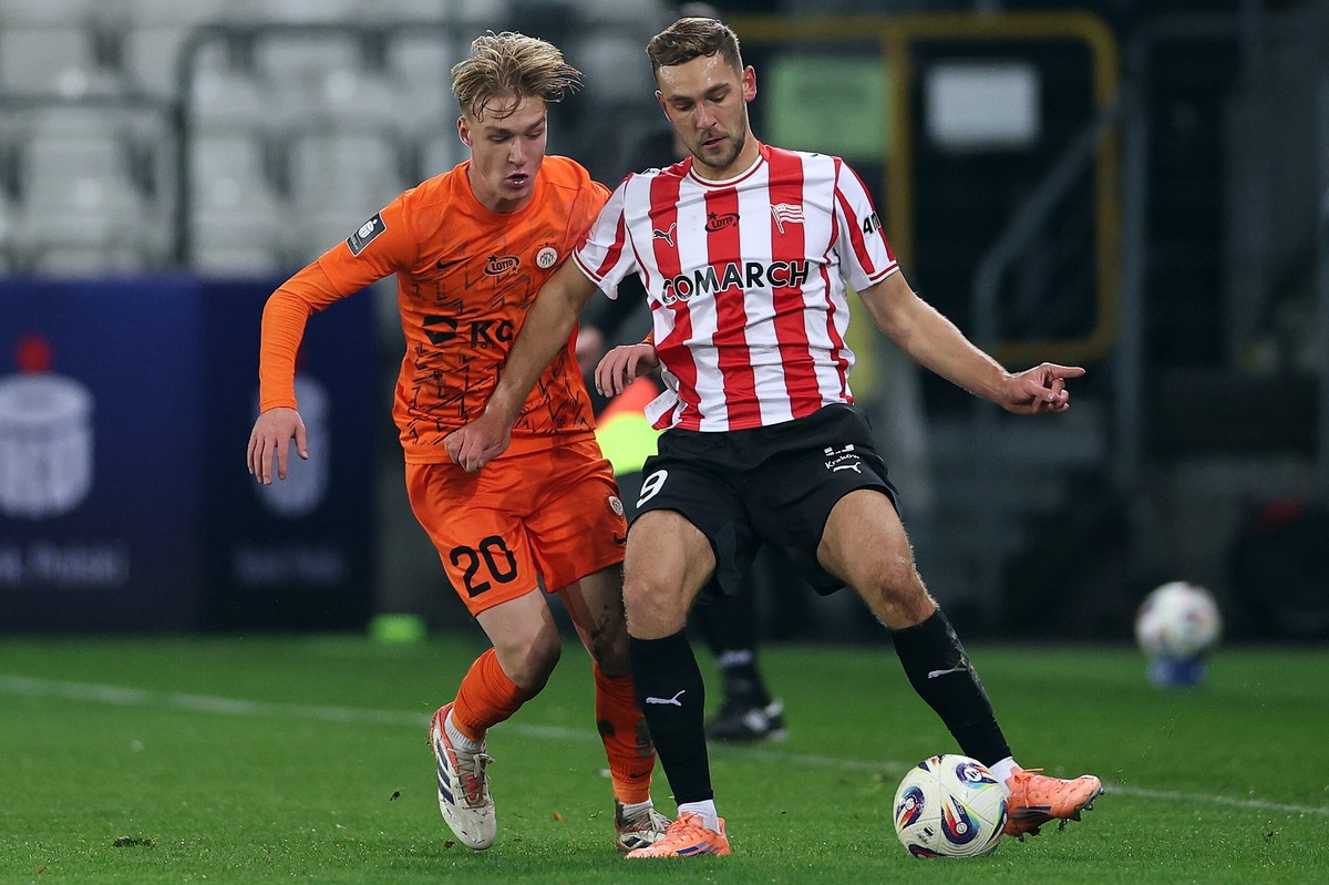 Filip Stojilkovic miał piłkę meczową na głowie. Trafił w bramkarza Zagłębia