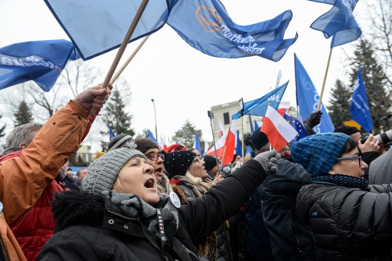 Kolejna wspólna manifestacja Komitetu Obrony Demokracji i partii opozycyjnych