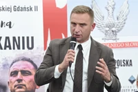 Robert Bąkiewicz jeździ po Polsce i ma w tym ukryty cel. Polityk PiS: pojawiły się tarcia