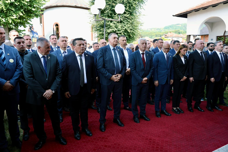 Liturgiji u Bratuncu su prisustvovali i Miloš Vučević i Milorad Dodik