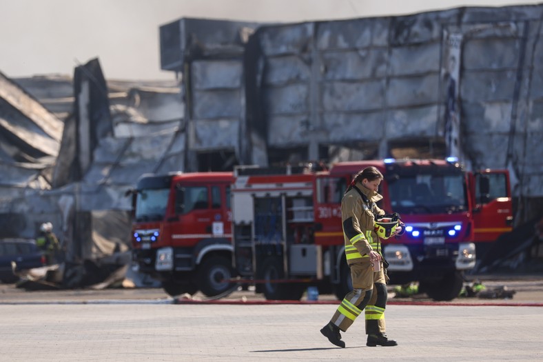 Spegnimento dell'incendio nel centro commerciale in Marivilska 44