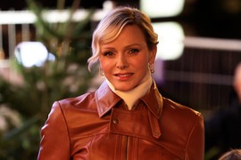 Princeza Šarlin nosi NAJMODERNIJE FARMERKE SEZONE koje instant SKIDAJU 5 KG i daju efekat tihog luksuza: Kombinacija koja je SAVRŠENA za svaki dan - trendi i jednostavna