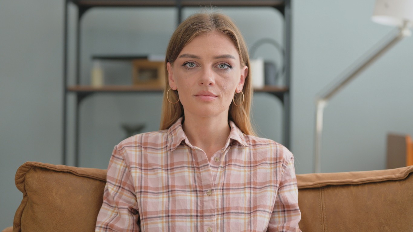 Psychológovia hovoria, že aj chladný pohľad alebo neprirodzený pokoj môžu byť signálom, ktorý prezrádza viac, než si uvedomujeme.