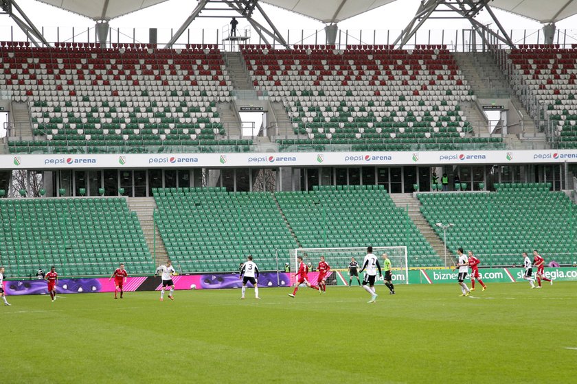 Legia zamyka trybunę!