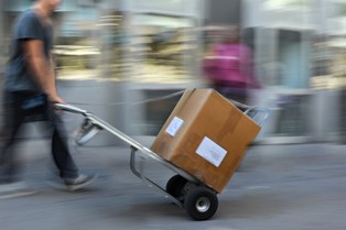 Poczta Polska wznawia przesyłkę listów i paczek do Europy i Ameryki