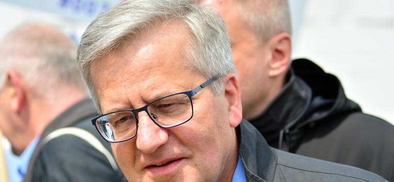 Co Komorowski zrobiłby z migrantami? "Napoił i nakarmił i niech idą dalej. Może do Niemiec"