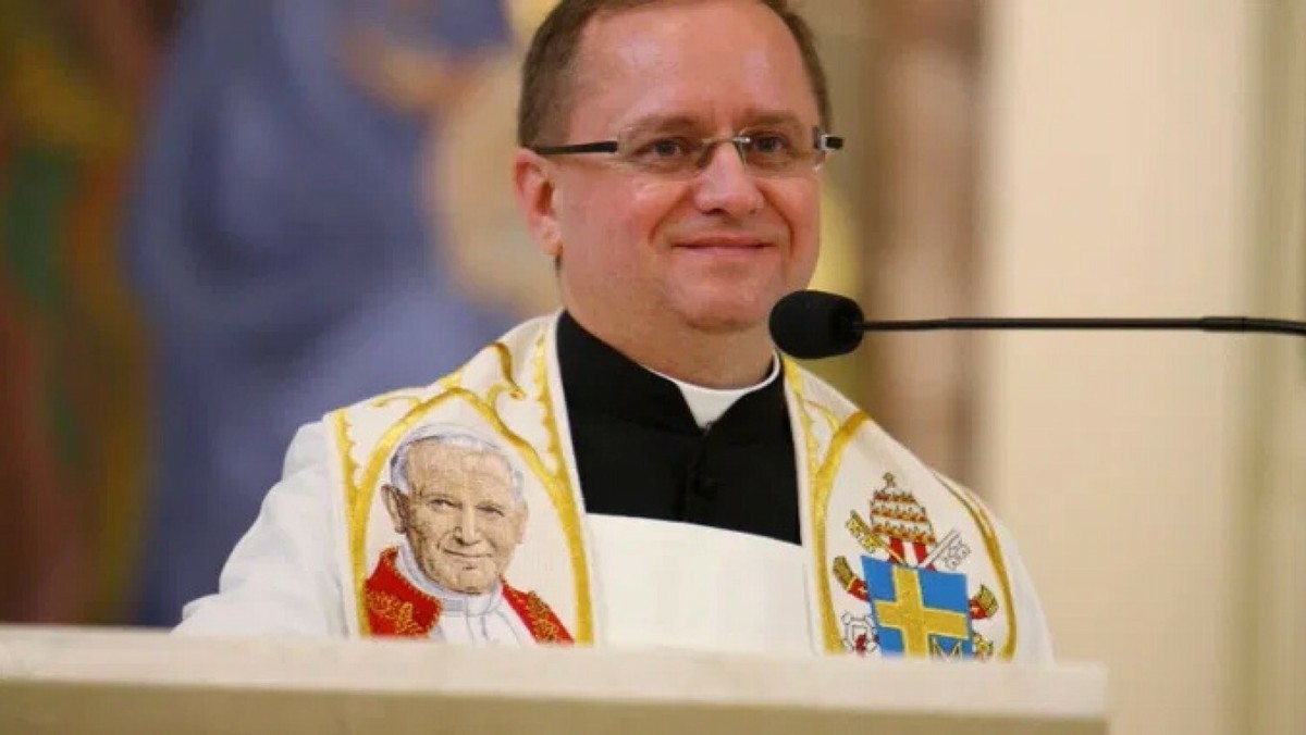 Ks. Mirosław Król podczas mszy w Stanach Zjednoczonych, ok. 2017 r. 