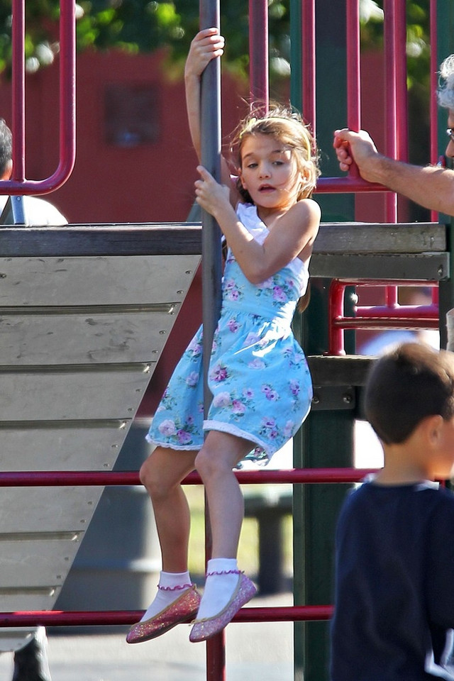 Katie Holmes z Suri na placu zabaw/fot.East News