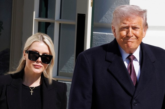 (VIDEO) "OČAJNO RADIŠ POSAO" Tramp pred svima ponizio trudnu NAJVERNIJU saradnicu, postavio ŠOKANTNO pitanje, pa se ovako pravdao