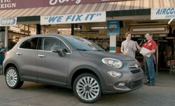 Jak przerobić starą hondę na nowego fiata 500X? Mechanik w akcji. Zobacz WIDEO