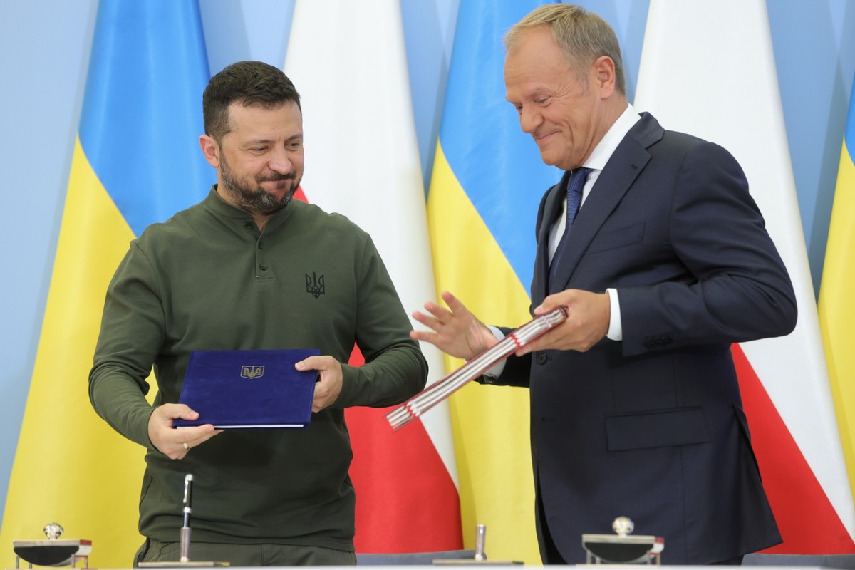 Premier Donald Tusk i prezydent Ukrainy Wołodymyr Zełenski podczas spotkania w KPRM w Warszawie. Podpisano umowę o bezpieczeństwie między Polską a Ukrainą