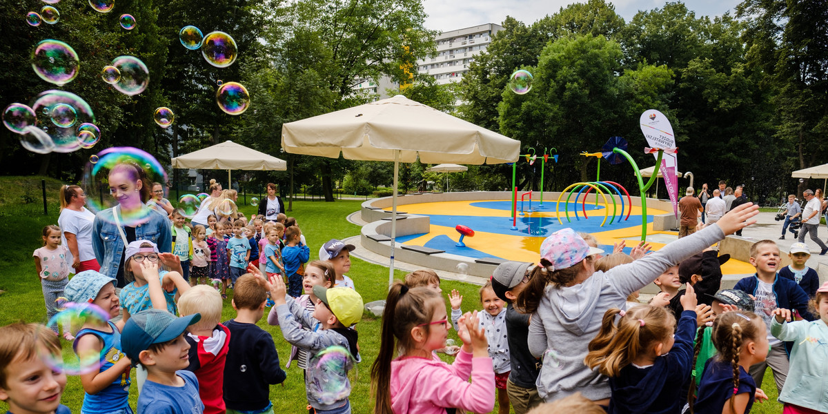 Otwarcie wodnego placu zabaw na osiedlu Tysiąclecia w Katowicach.