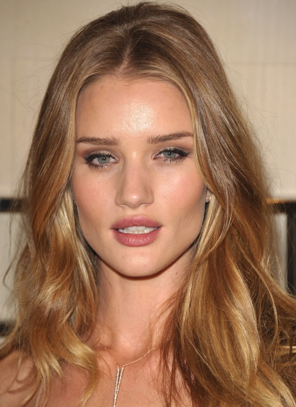 Rosie Huntington-Whiteley z odsłoniętymi plecami