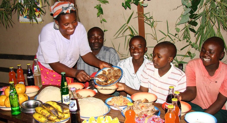 ___8878372___2018___9___20___9___easter-in-kenya-dinner