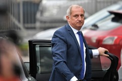 CBA prześwietliło oświadczenia Neumanna. Auto żony na celowniku śledczych