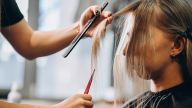 Kiedy otwarte zostaną salony fryzjerskie? Szef KPRM podaje możliwą datę