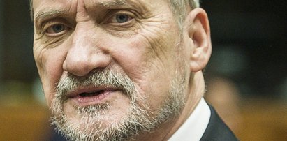 Macierewicz doniósł na Tuska! Były premier może mieć kłopoty