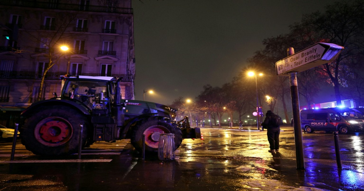 Les agriculteurs conspuent Braun-Pivet à Paris avant le vote Mercosur