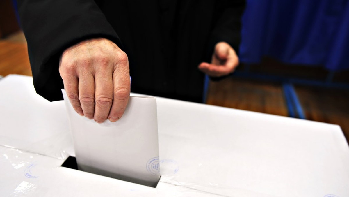 Rada gminy odwołana. Wójt zostaje - to wyniki niedzielnego referendum w gminie Dobrcz. Zdecydowana większość wyborców głosowała za odwołaniem zarówno rady jak i wójta. Do zmiany tego drugiego zabrakło jednak głosów.