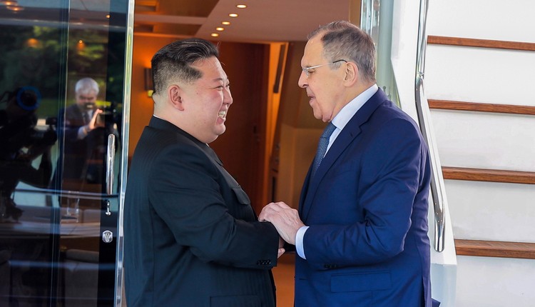 Siergiej Ławrow spotkał się z Kim Dzong Unem. Padły słowa o bezwarunkowym poparciu"