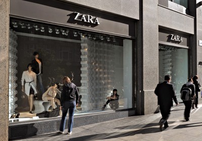 Kryzys fast fashion, cyfrowe wojny i fikcyjni influencerzy. Co dalej z przemysłem modowym?