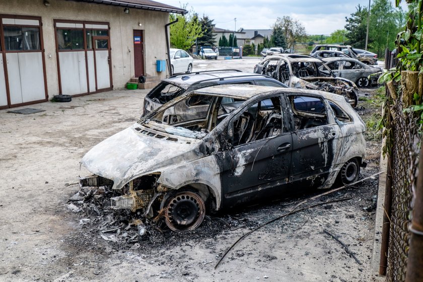 Pożar w komisie na ul. Brzezińskiej strawił 9 luksusowych aut