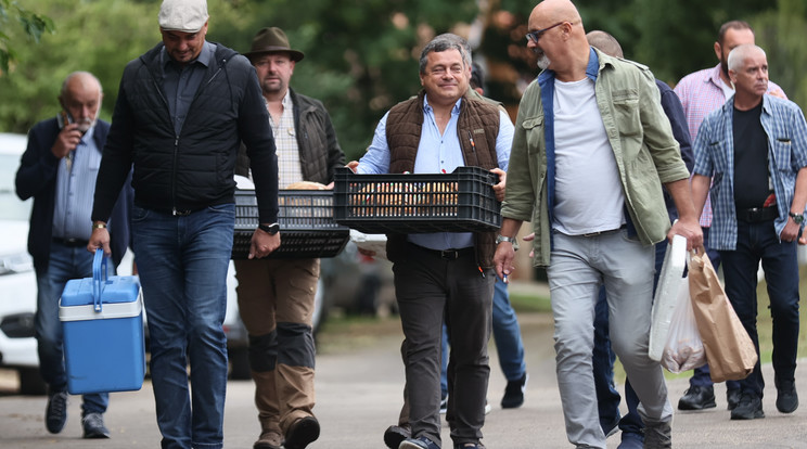 Bányai Gábor súlyos covidos betegségét követően egészségesen, hatalmas mosollyal az arcán érkezett meg a rendezvényre / Fotó: Zsolnai Péter